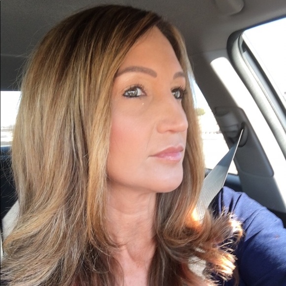 Meet your Posher, Jenn - Picture 1 of 1